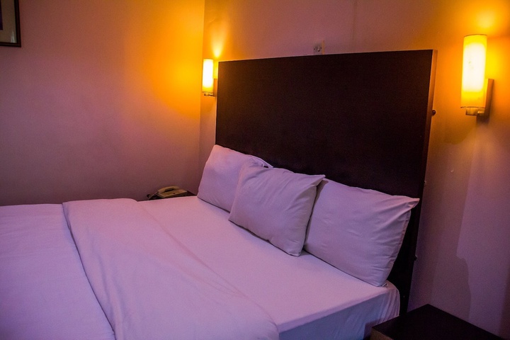 Room 12 of 38