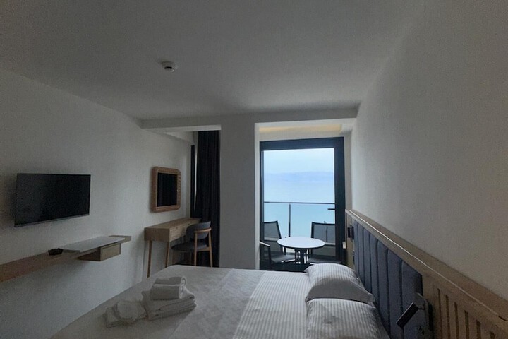 Room 6 of 59
