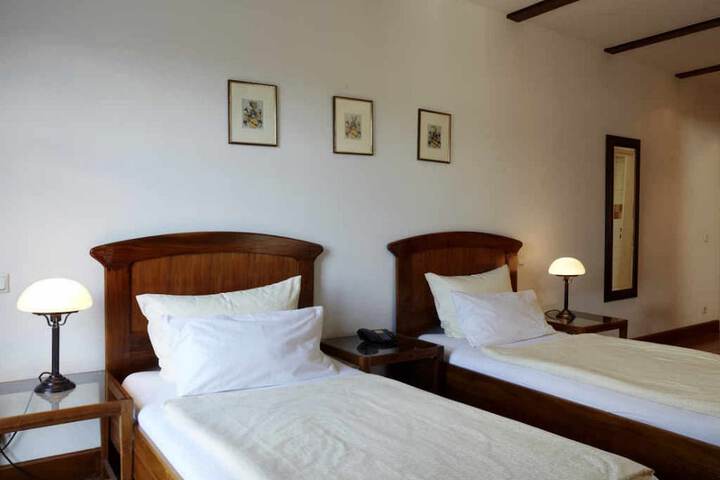 Room 7 of 32