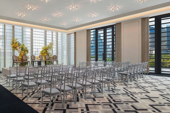 Ballroom/Hall 86 of 105