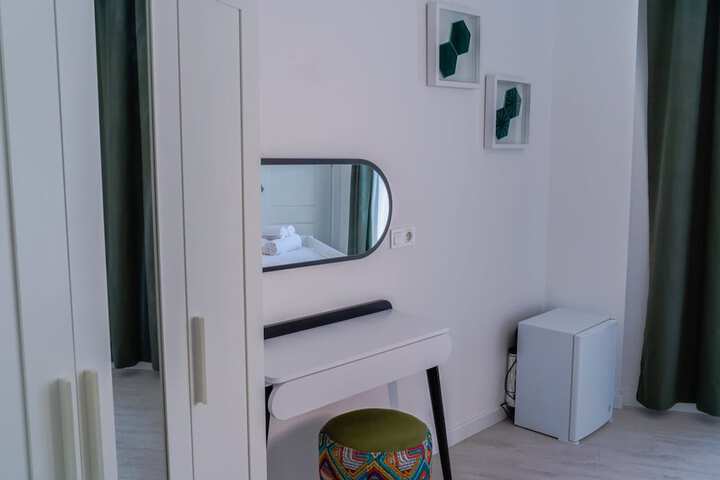 Room 8 of 37