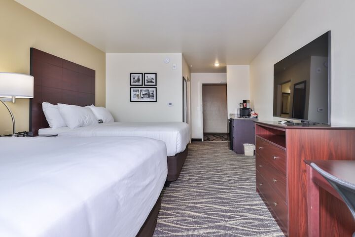 2 Queen Guest Room (1 of 12)