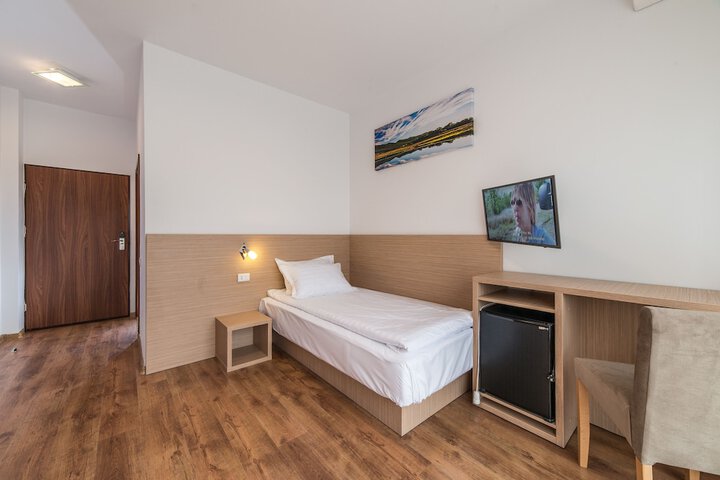 Room 5 of 73