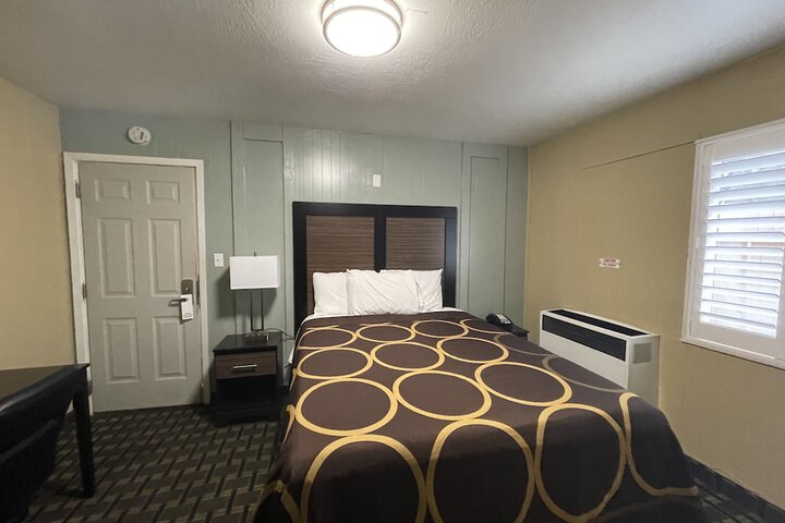 Basic 2 Queen Beds (3 of 7)