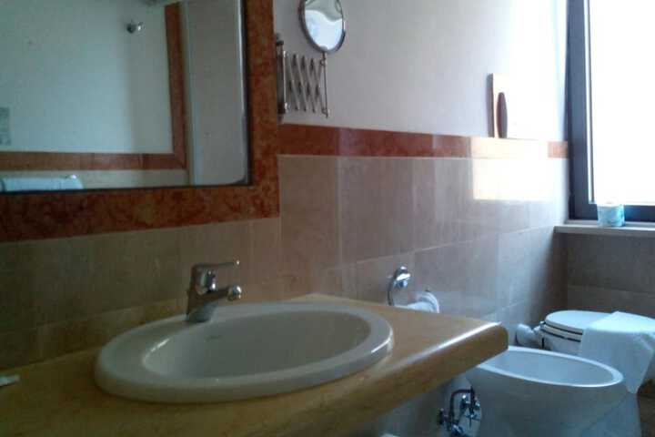 Room 36 of 62
