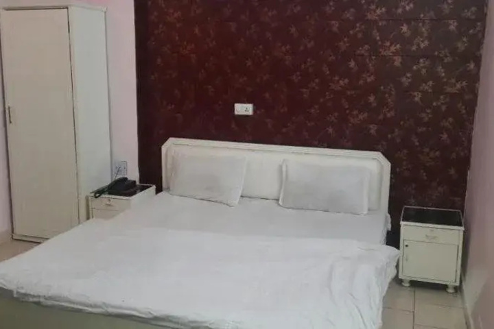 Room 12 of 13
