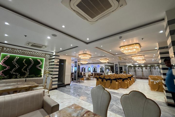 Ballroom/Hall 20 of 25