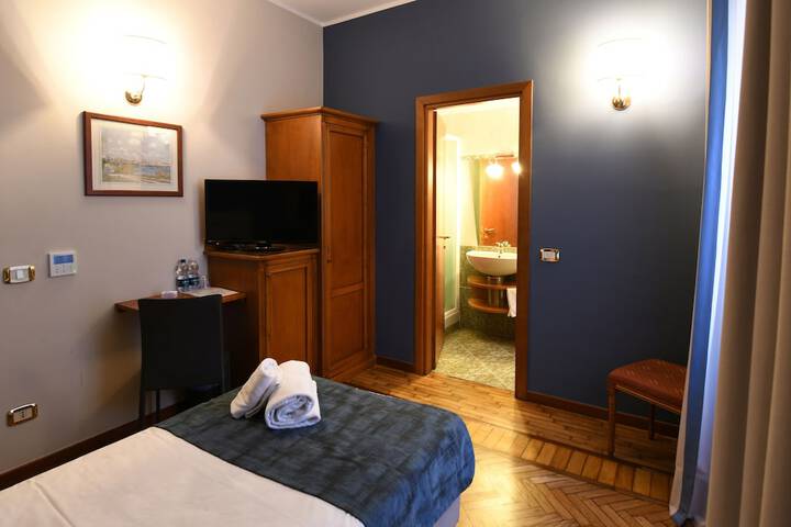 Room 2 of 45