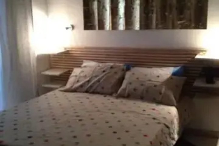 Room 4 of 10