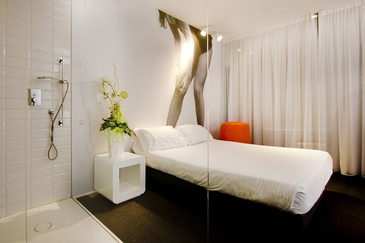 Room 20 of 42