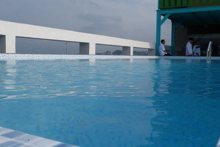 Pool Hotel