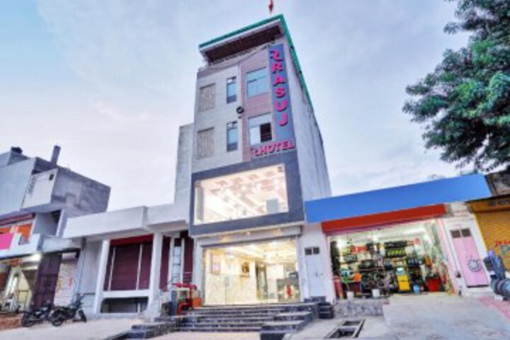 OYO 81964 Hotel Rasuj