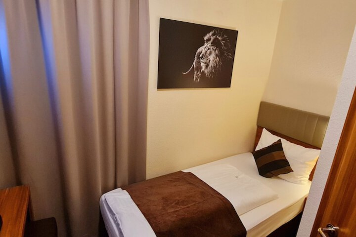 Room 17 of 50