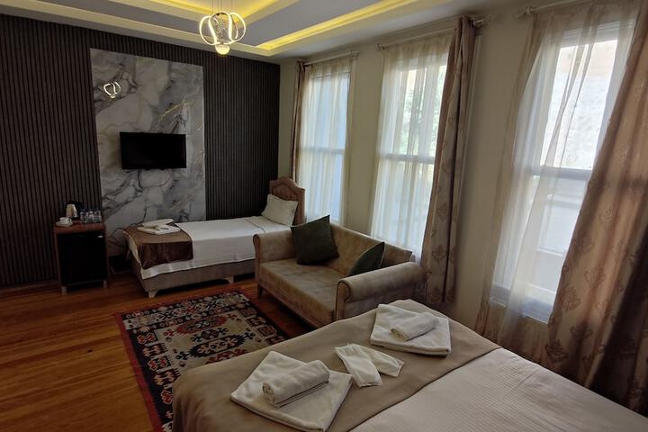 Room 32 of 104