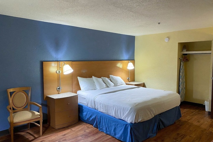 Room 10 of 44