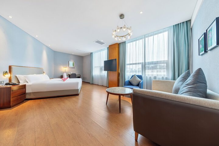 Room 3 of 53