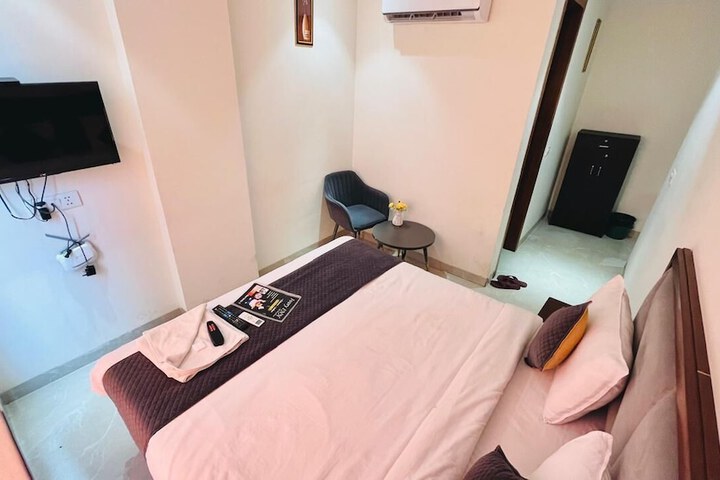 Room 7 of 29