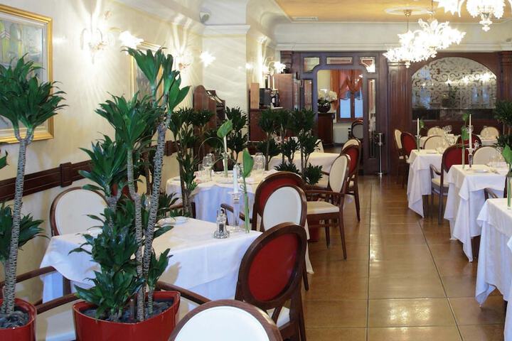 Dining 38 of 73