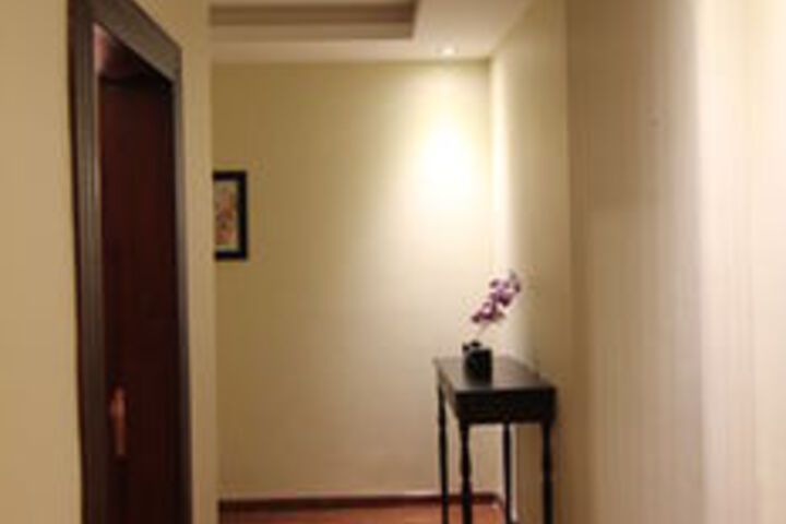 Room 13 of 16