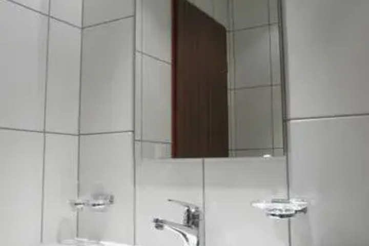 Room 7 of 14