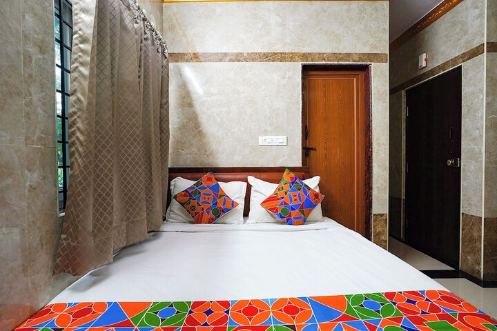 Room 17 of 28