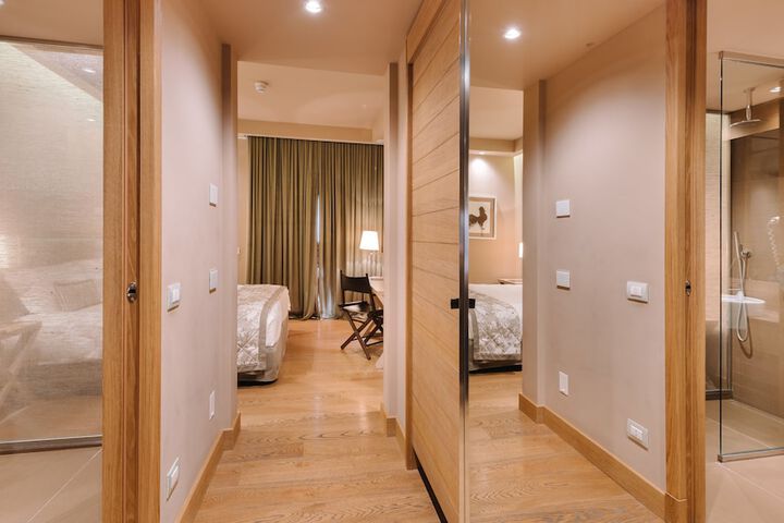 Room 4 of 52