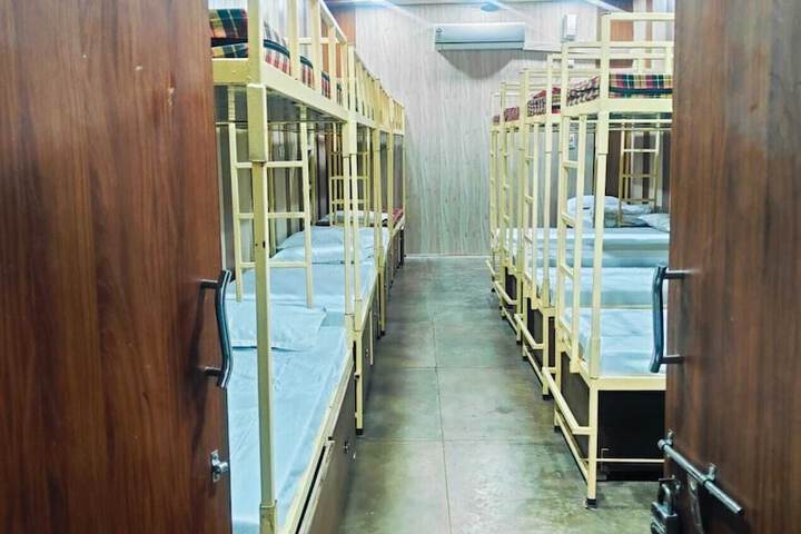 Room 6 of 14