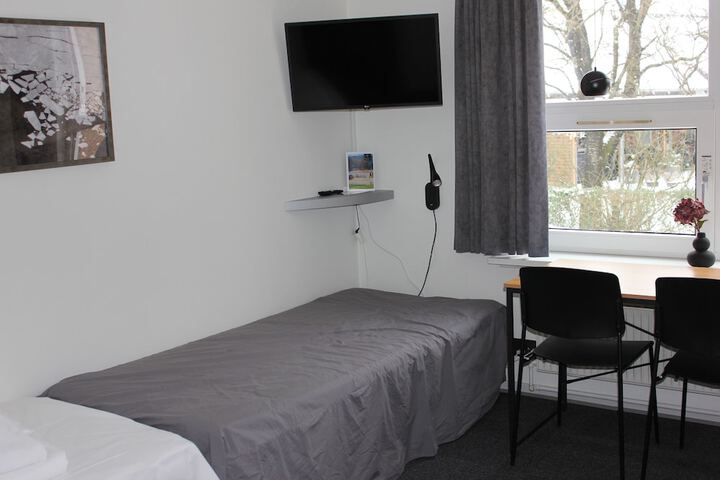 Room 16 of 66