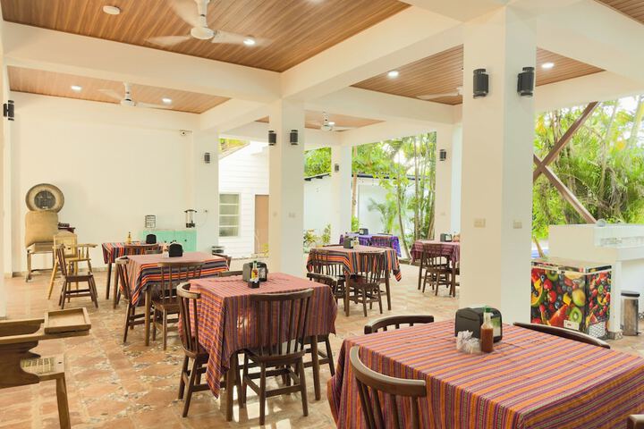 Dining 72 of 75
