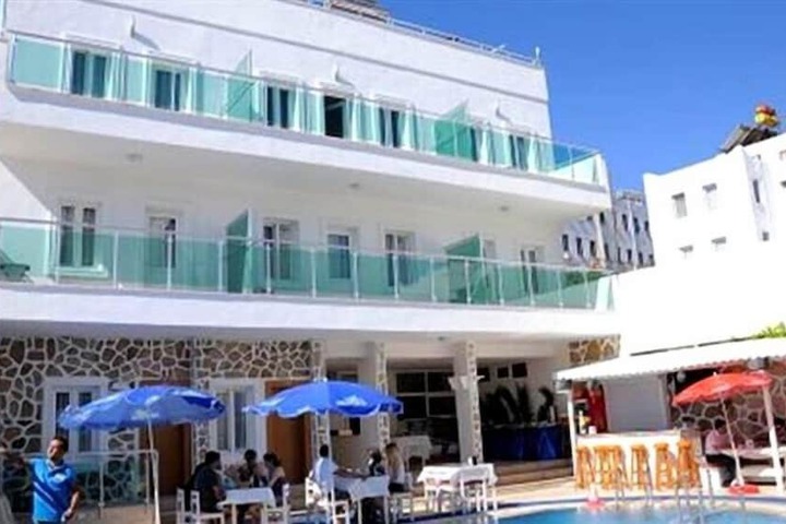 Hotel Pool
