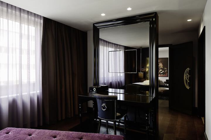 Room 18 of 132