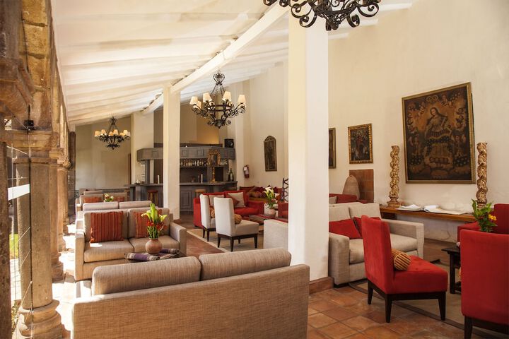Entrance & Lobby