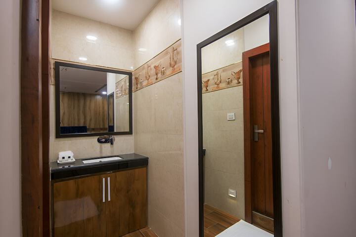 Room 28 of 34