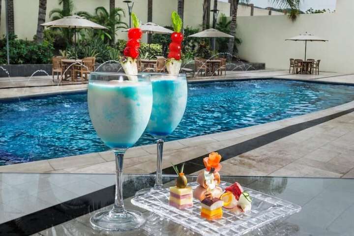 Pool Hotel