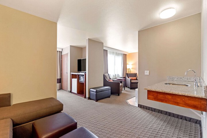 Room 10 of 48