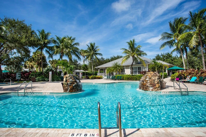 Exterior of Asiago Vacation Rental Lely Resort Naples