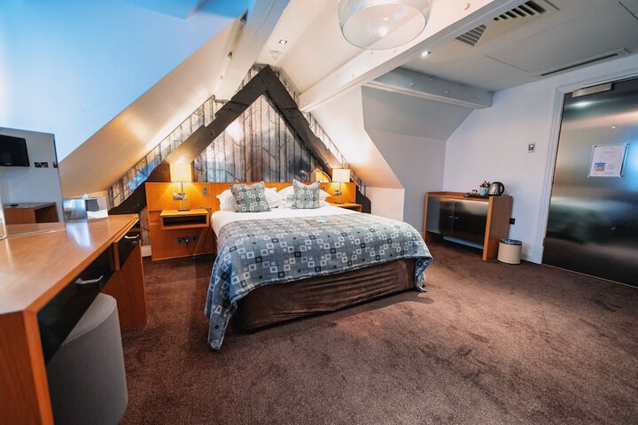 Room 15 of 178