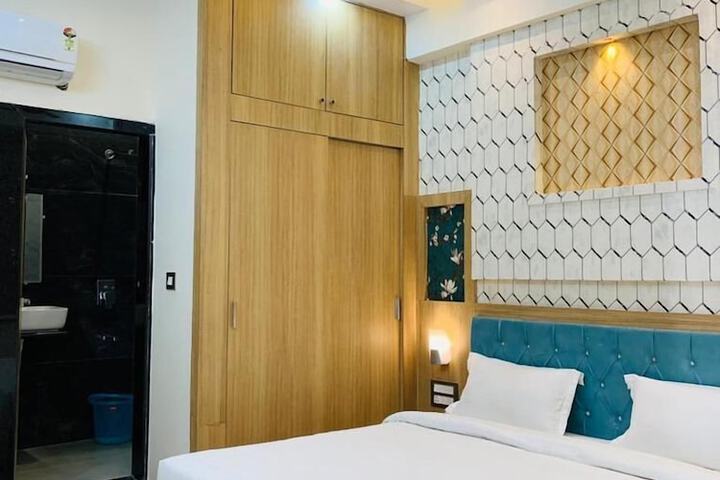Room 5 of 7