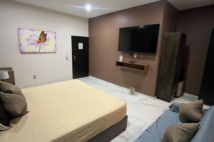 Room 14 of 27