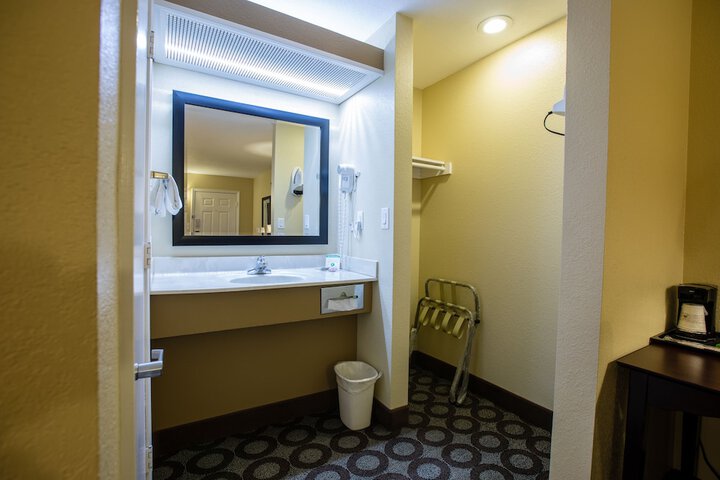 Room 56 of 79