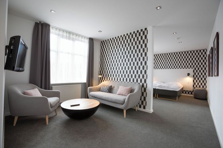 Room 4 of 43