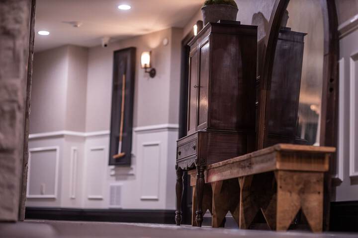 Ballroom/Hall 30 of 33