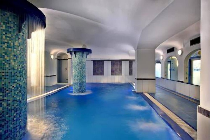 Hotel with Pool