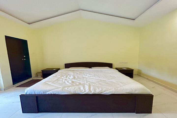 Room 10 of 17