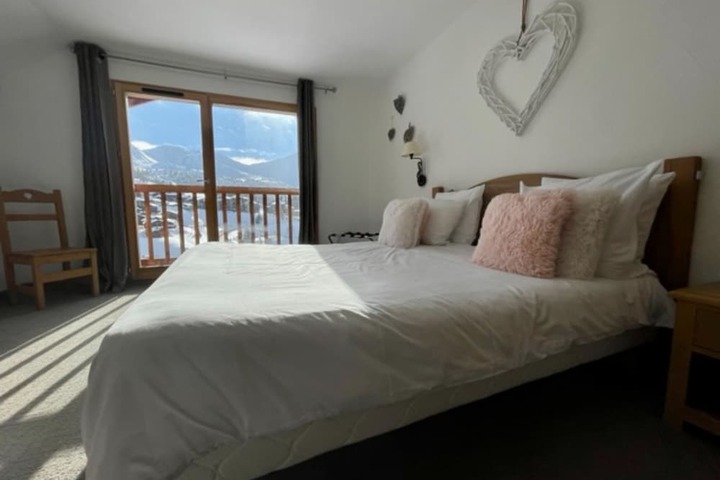 Room 4 of 40