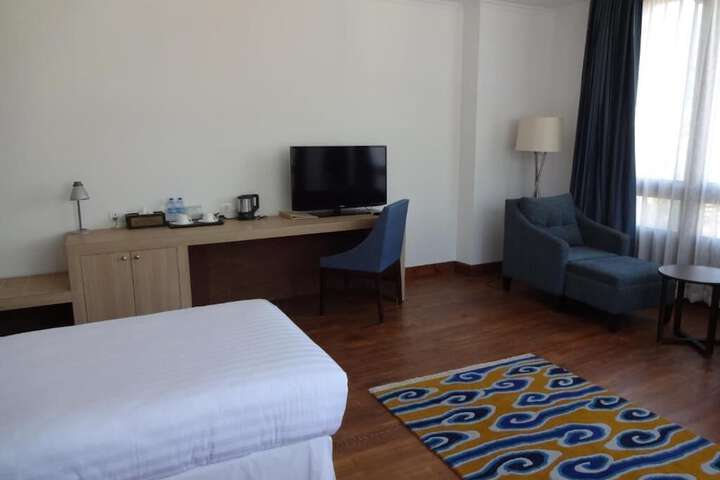 Room 8 of 33