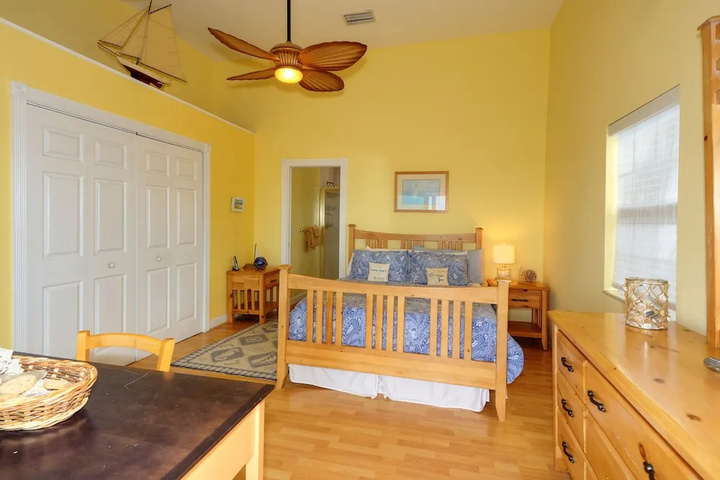 Room 5 of 14
