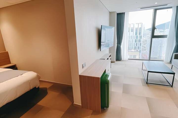 Room 19 of 33
