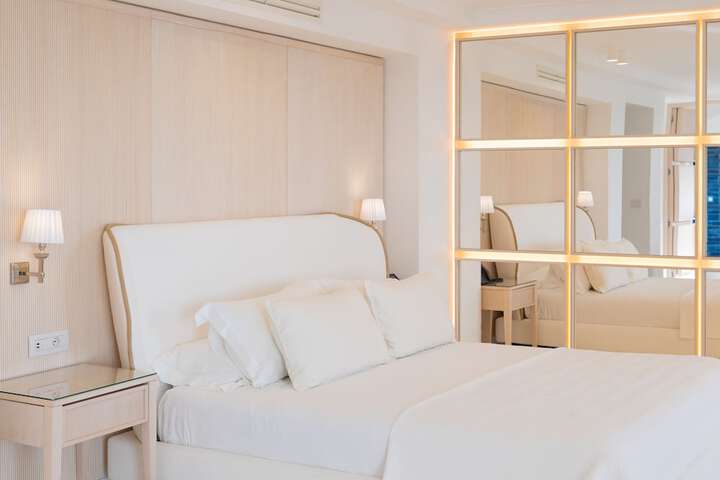 Room 4 of 110