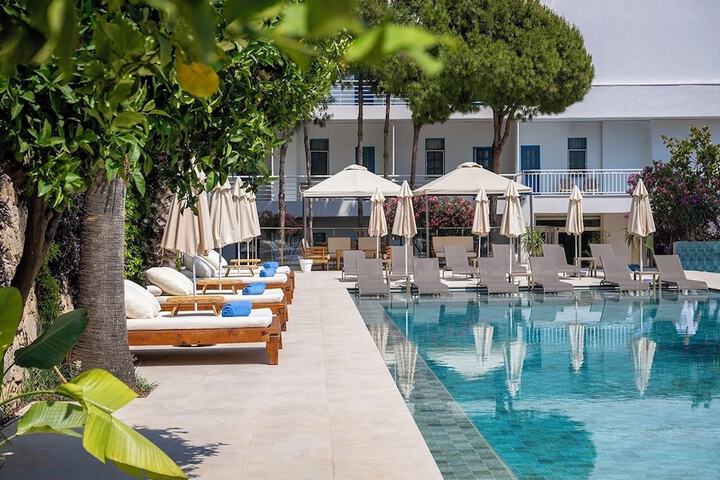 Pools & Facilities
